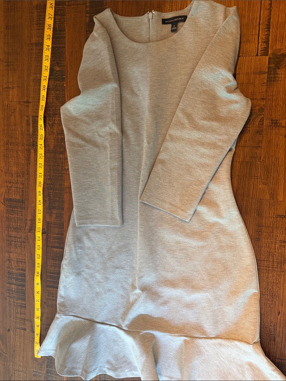Banana republic gray dress with slight ruffled hem. Size 8